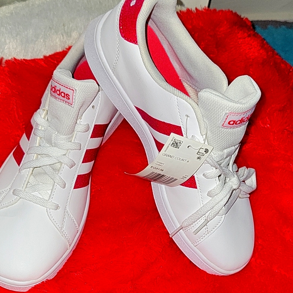 adidas comfortable low top sneakers for all occasions